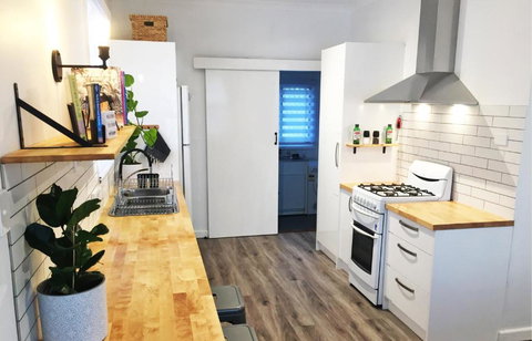 Quick Stroll To The City - Accommodation in Surfers Paradise 1