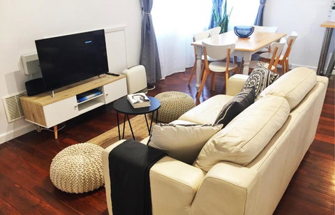 Quick Stroll To The City - Accommodation in Surfers Paradise 3