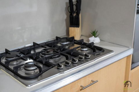 Quiet 5 Bedrooms House Located Springfield Lake - Accommodation in Surfers Paradise 3