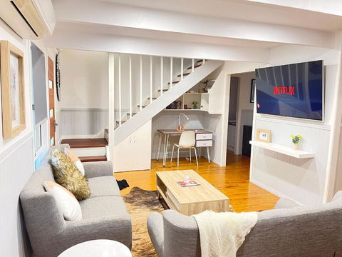 Quiet, Cozy And Calm 3 Bedroom House. - Accommodation in Surfers Paradise 0