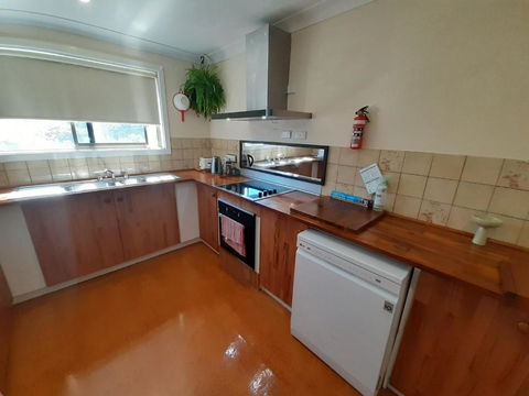 QUIET PROPERTY BY THE RIVER - Accommodation in Surfers Paradise 3