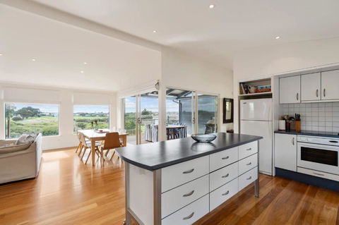 Range View House 23 Bristow Smith Ave Goolwa South-No Linen Included - Accommodation in Surfers Paradise 0