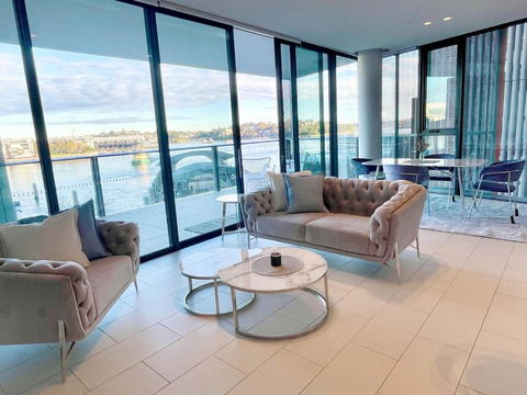 RARE Luxury Waterfront Living - Accommodation in Surfers Paradise 0