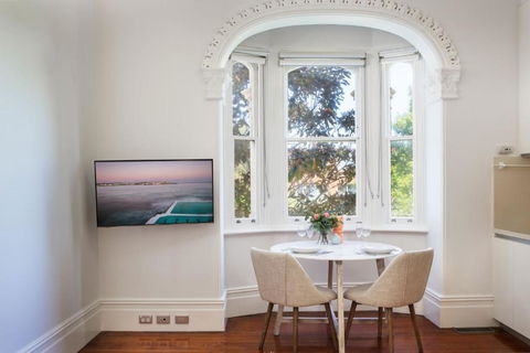 Ravenscourt S Studio Apartment Close To Everything - Accommodation in Surfers Paradise 1