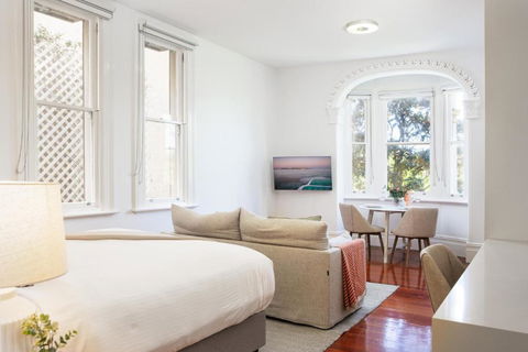Ravenscourt S Studio Apartment Close To Everything - Accommodation in Surfers Paradise 0
