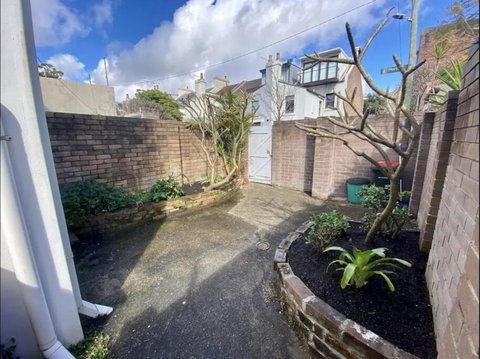 Rear Garden Suite - Accommodation in Surfers Paradise 1