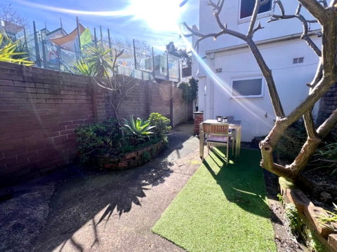 Rear Garden Suite - Accommodation in Surfers Paradise 2