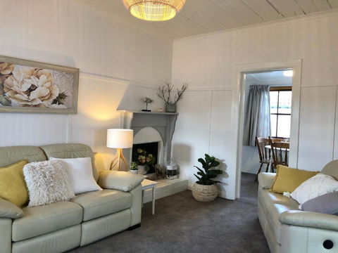 Recreation Cottage - Accommodation in Surfers Paradise 0