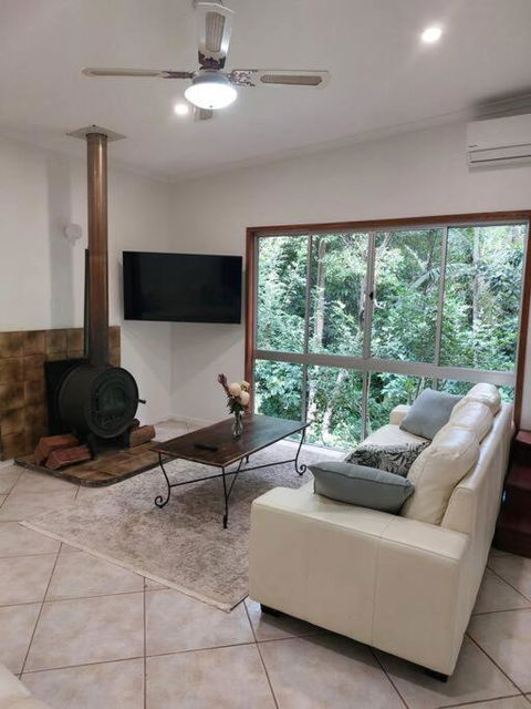 Rainforest Retreat-Fireplace-BBQ-3 Acres- - Accommodation in Surfers Paradise 1
