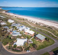 At The Beach - 54 Elizabeth Crescent - Accommodation in Surfers Paradise