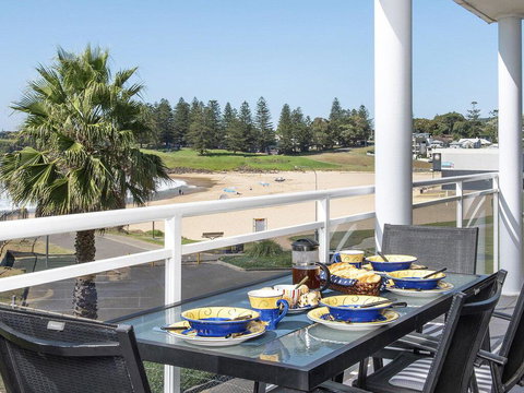 At The Beach - Kiama Surf Beach At Your Doorstep - Accommodation in Surfers Paradise 1
