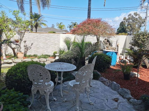 Attached Self Service Waterfront Whole Villa - Sydney - Accommodation in Surfers Paradise 3