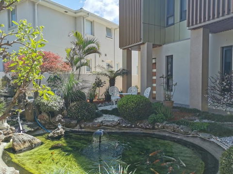 Attached Self Service Waterfront Whole Villa - Sydney - Accommodation in Surfers Paradise 1