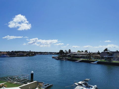 Attached Self Service Waterfront Whole Villa - Sydney - Accommodation in Surfers Paradise 0