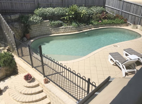 Avalon Seashells 2 Bedroom Apartment With Pool - Accommodation in Surfers Paradise 1