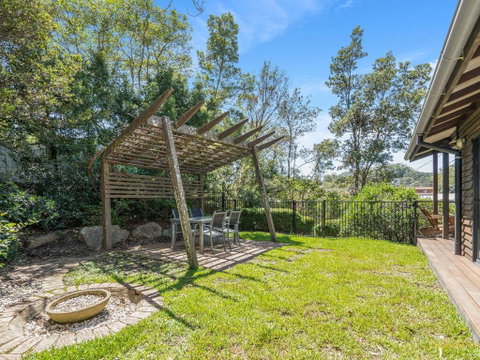 Avoca Beach Living - 84 Avoca Drive, Avoca Beach - Accommodation in Surfers Paradise 2