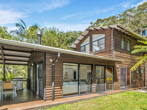Avoca Beach Living - 84 Avoca Drive, Avoca Beach - Accommodation in Surfers Paradise 1