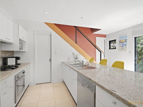 Avoca Beach Living - 84 Avoca Drive, Avoca Beach - Accommodation in Surfers Paradise 3