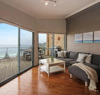 Avoca Heights House /// 4 BDR 2.5 BTH // Direct Ocean Views - Accommodation in Surfers Paradise