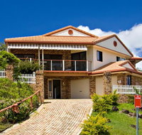 Away on Massinger Street - Accommodation in Surfers Paradise