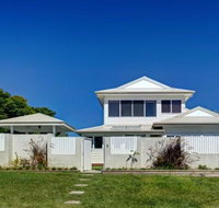 Away on Seaview Street - Accommodation in Surfers Paradise