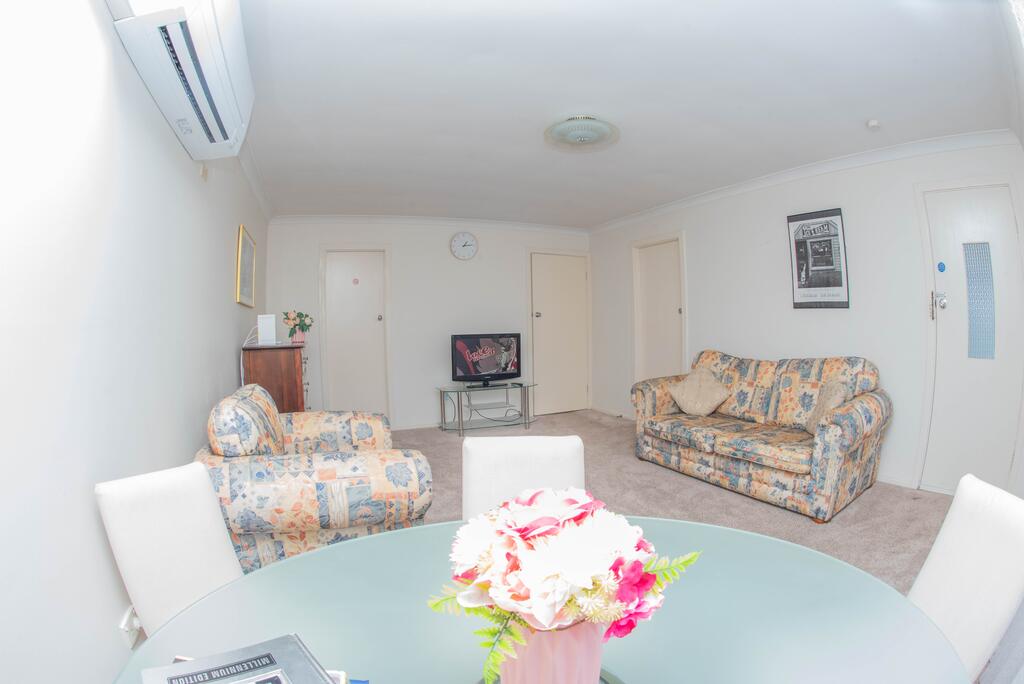 New Lambton NSW Accommodation in Surfers Paradise