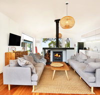 Ayana Beach House - Pet Friendly - Opposite Beach - Accommodation in Surfers Paradise