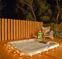Azure Beach Retreat - Spa Luxury - Accommodation in Surfers Paradise