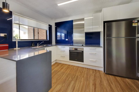 Azure Beach Stop - Accommodation in Surfers Paradise 0