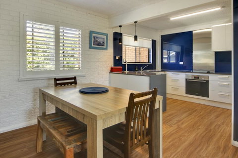 Azure Beach Stop - Accommodation in Surfers Paradise 1