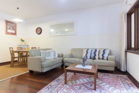 B2 Broadway Abode Close To Swan River, UWA & Hospitals - Accommodation in Surfers Paradise 0