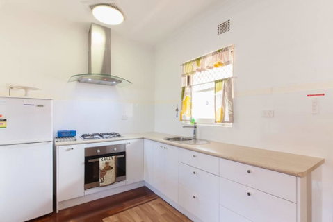 B8 Cafes, Resturants, UWA Close To SCGH - Accommodation in Surfers Paradise 2