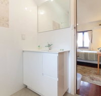 B8 Cafes Resturants UWA close to SCGH - Accommodation in Surfers Paradise