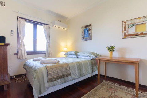 B8 Cafes, Resturants, UWA Close To SCGH - Accommodation in Surfers Paradise 3