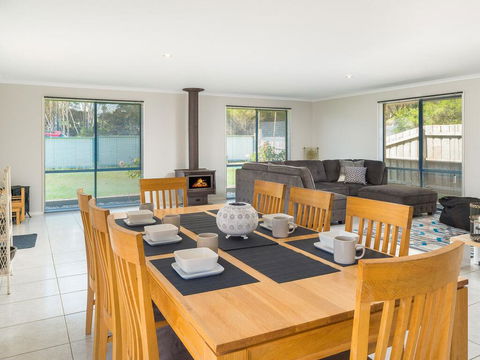 Back Beach Retreat - Accommodation in Surfers Paradise 1