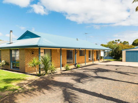 Back Beach Retreat - Accommodation in Surfers Paradise 0