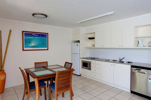 Baden 50 - Rainbow Shores, Swimming Pool, Walk To Beach, Tropical Surroundings - Accommodation in Surfers Paradise 0