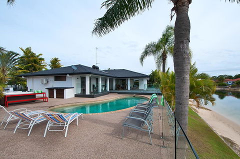 Bali Beach Haven - Accommodation in Surfers Paradise 2