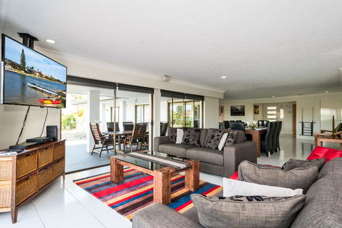 Bali Beach Haven - Accommodation in Surfers Paradise 1