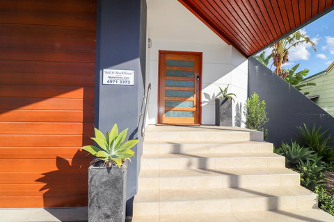 Bali St BeachHouse - Accommodation in Surfers Paradise 1