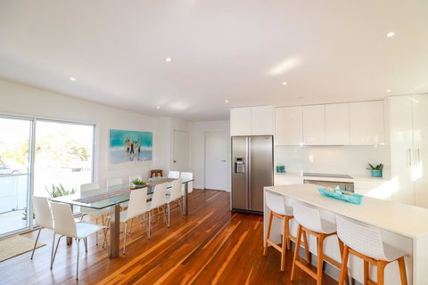 Bali St BeachHouse - Accommodation in Surfers Paradise 2