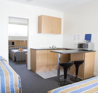 Bamboo Motor Inn - Accommodation in Surfers Paradise