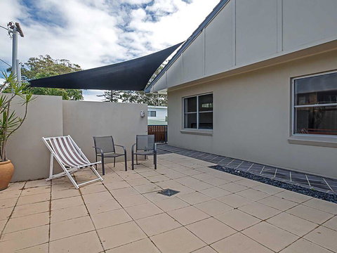 Banyan' 14 Montevideo Parade - Spacious Three Bedroom Pet Friendly Property With Air Con - Accommodation in Surfers Paradise 1
