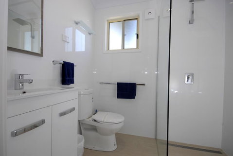 Barrack Point Holidays - Accommodation in Surfers Paradise 3