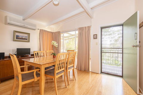 Batehaven Beach House - Accommodation in Surfers Paradise 1