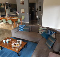 Bay Breeze Holiday Home - Accommodation in Surfers Paradise