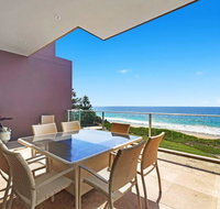 Beach and Ocean Front Penthouse with Wifi and Parking - Accommodation in Surfers Paradise