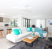 Beach Breeze Holiday House - Accommodation in Surfers Paradise