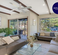 BEACH HOME ENCHANTED STAY CONNECT with NATURE - Accommodation in Surfers Paradise