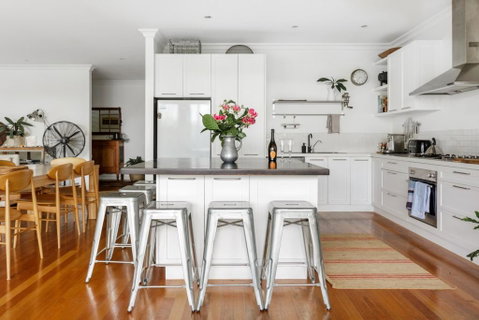 Beach House Avalon - Accommodation in Surfers Paradise 0